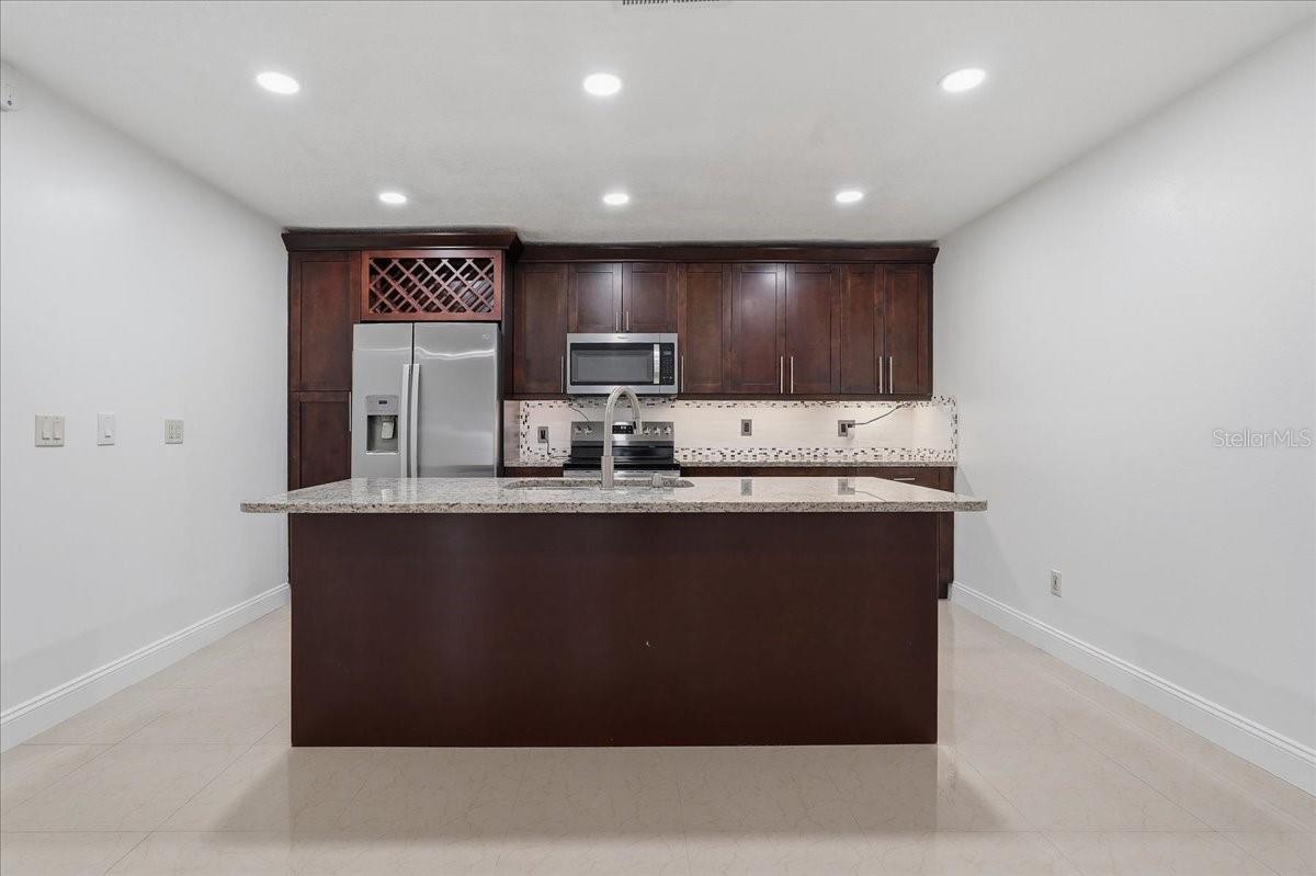 7047 SILVERMILL DR