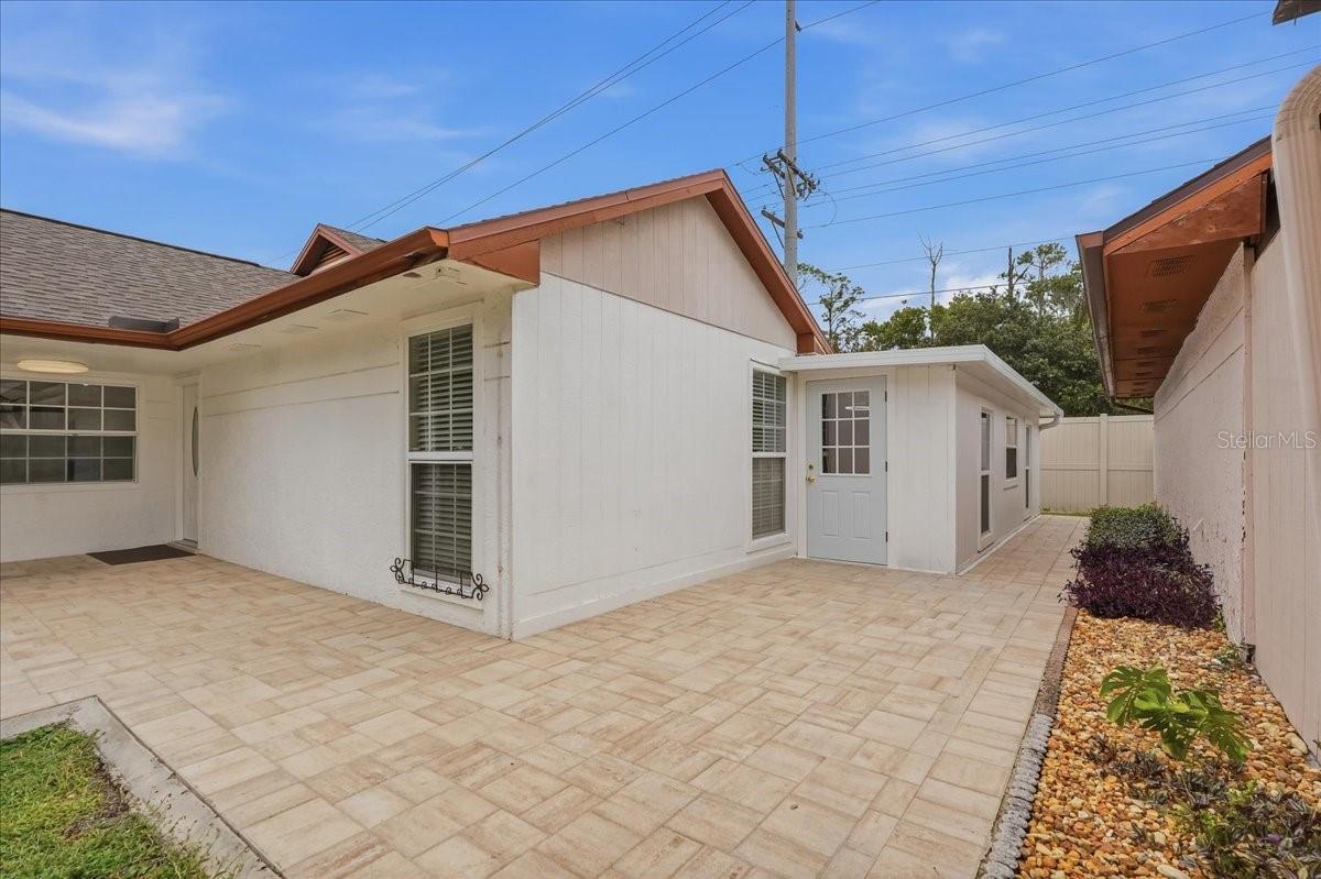 7047 SILVERMILL DR