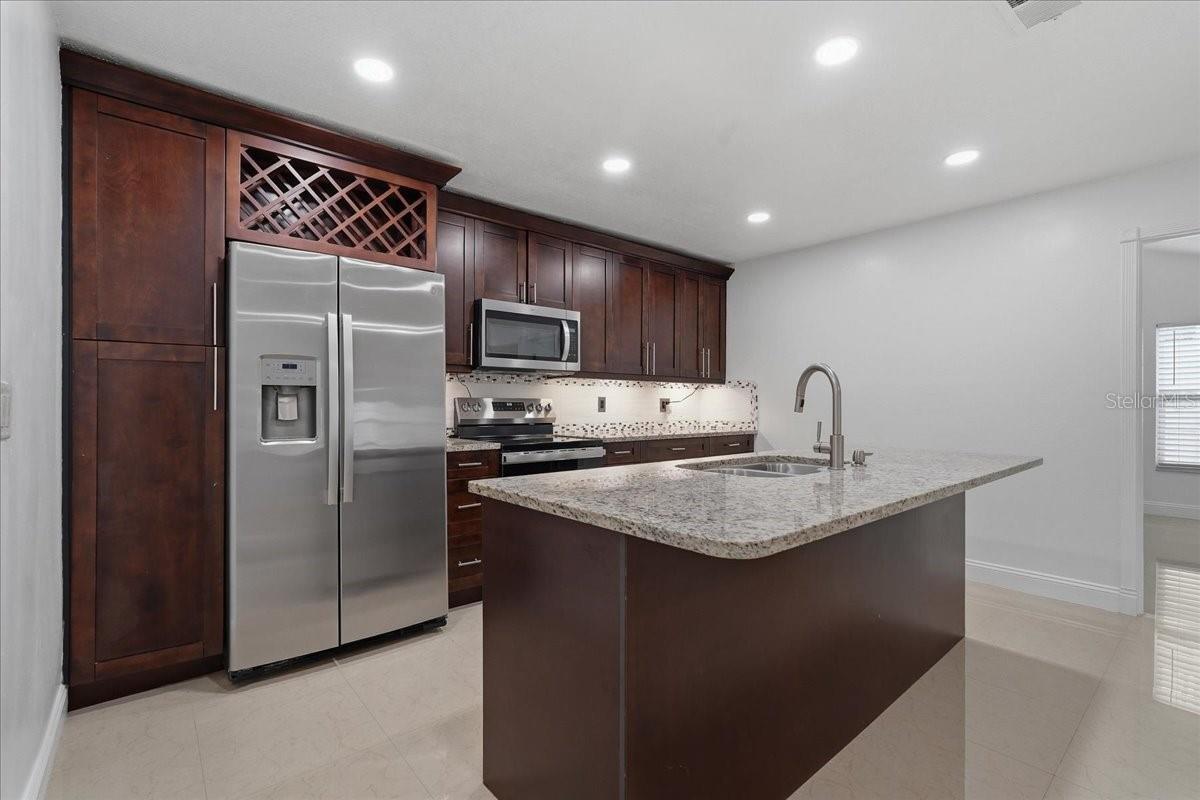 7047 SILVERMILL DR