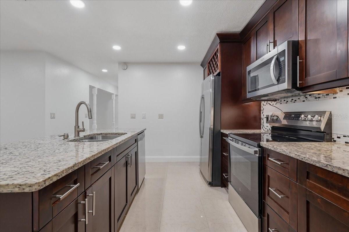 7047 SILVERMILL DR