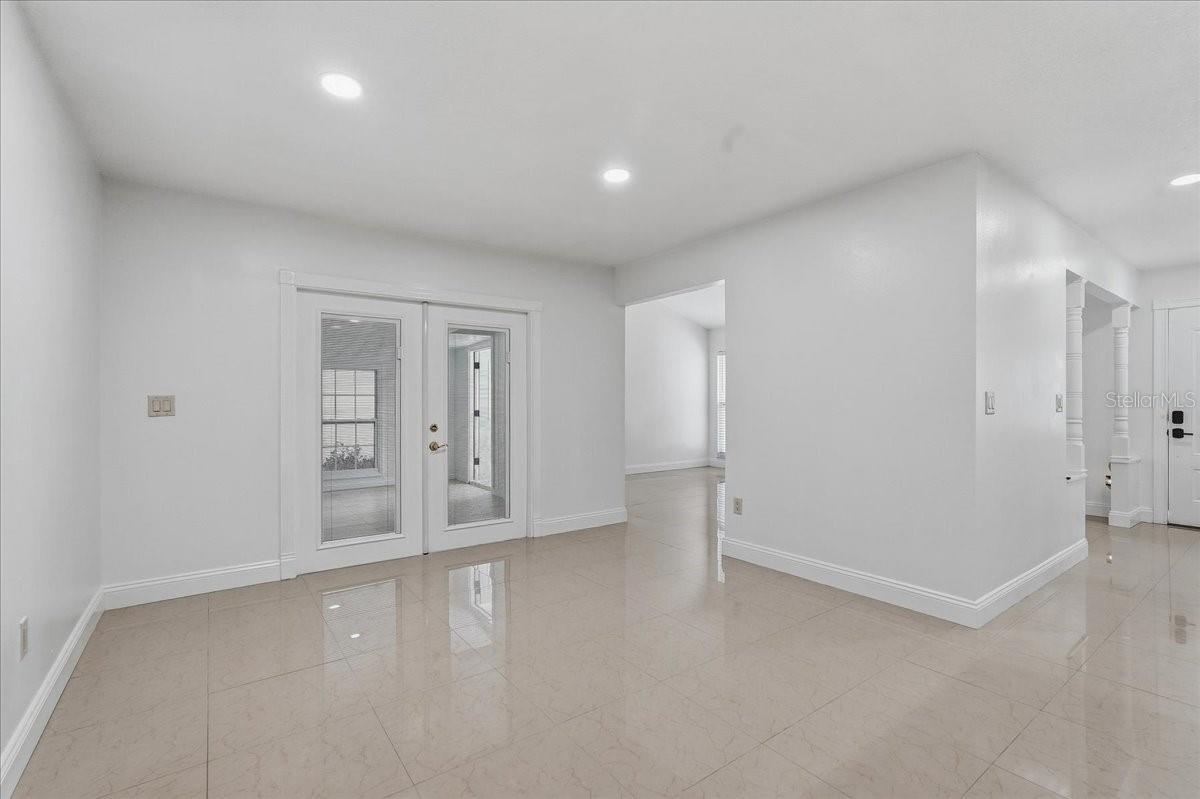 7047 SILVERMILL DR