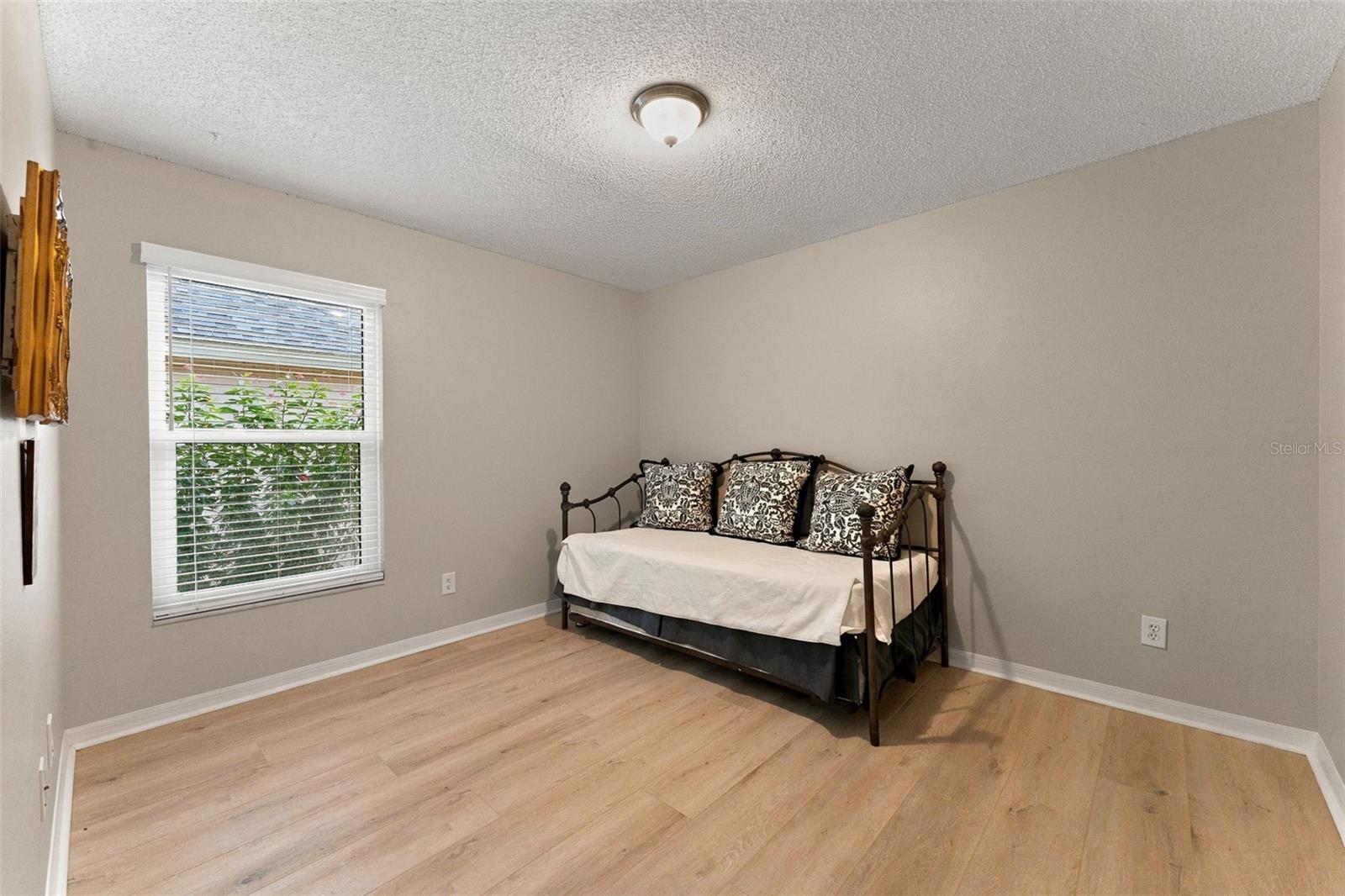 609 CAPE COD CIR