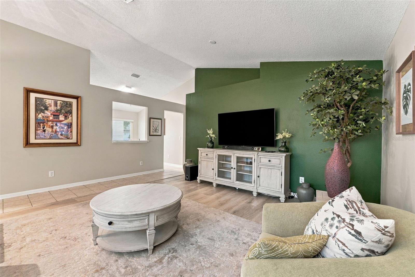 609 CAPE COD CIR