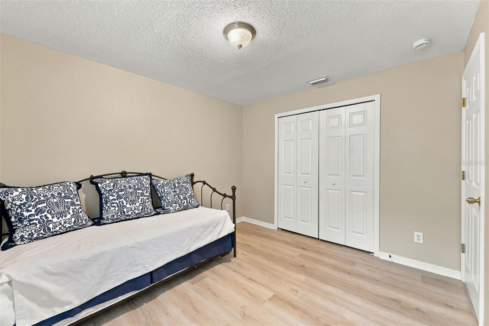 609 CAPE COD CIR