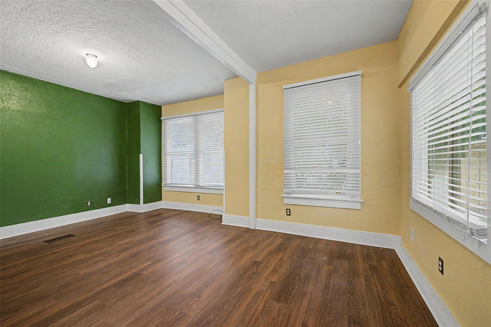 2019 MANATEE AVE W