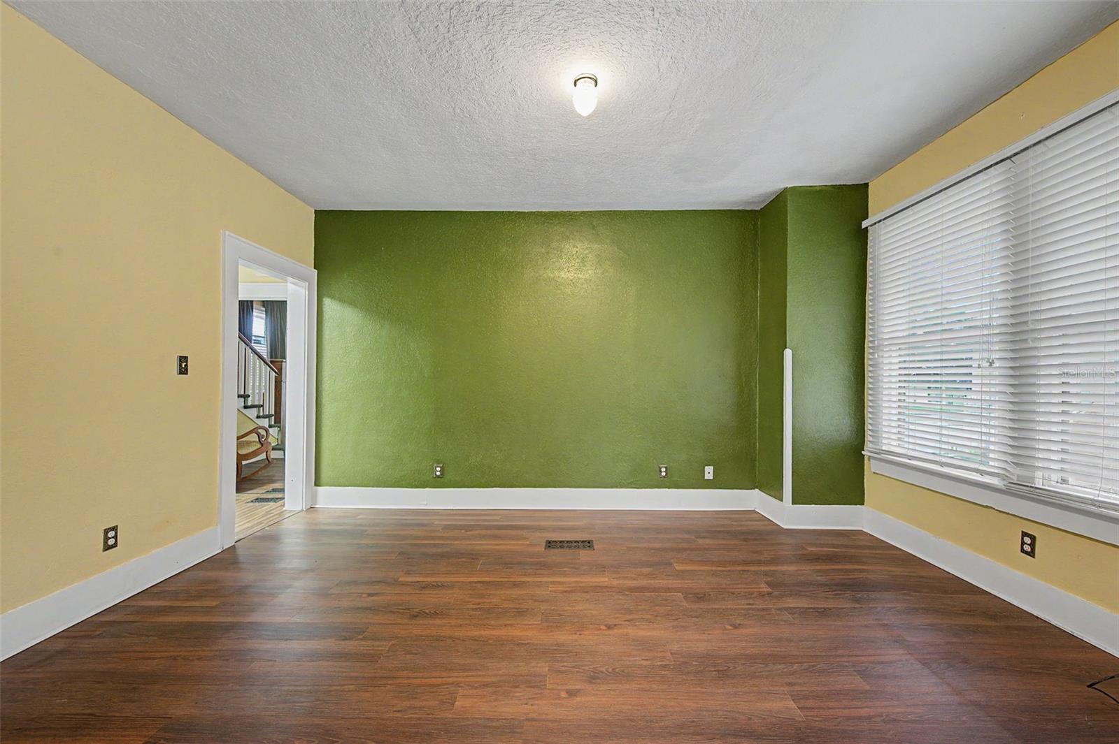 2019 MANATEE AVE W