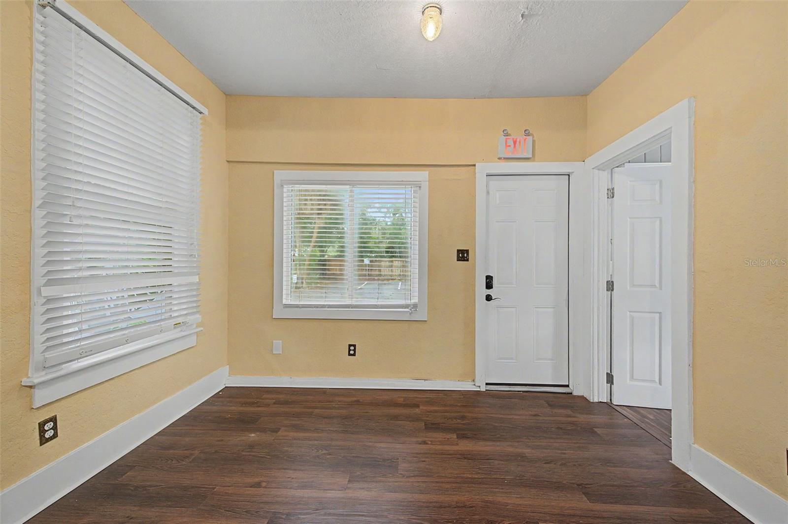 2019 MANATEE AVE W