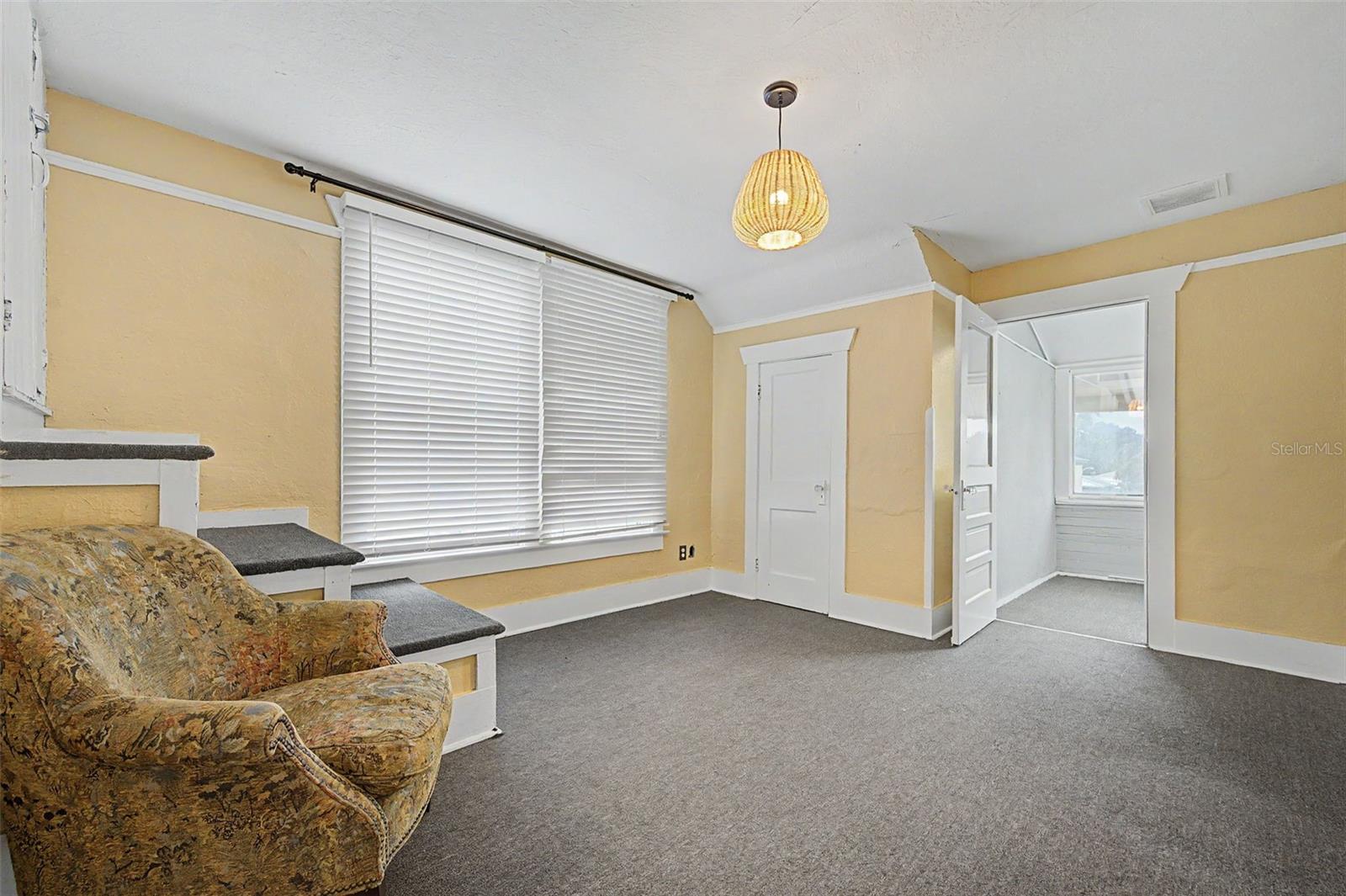 2019 MANATEE AVE W