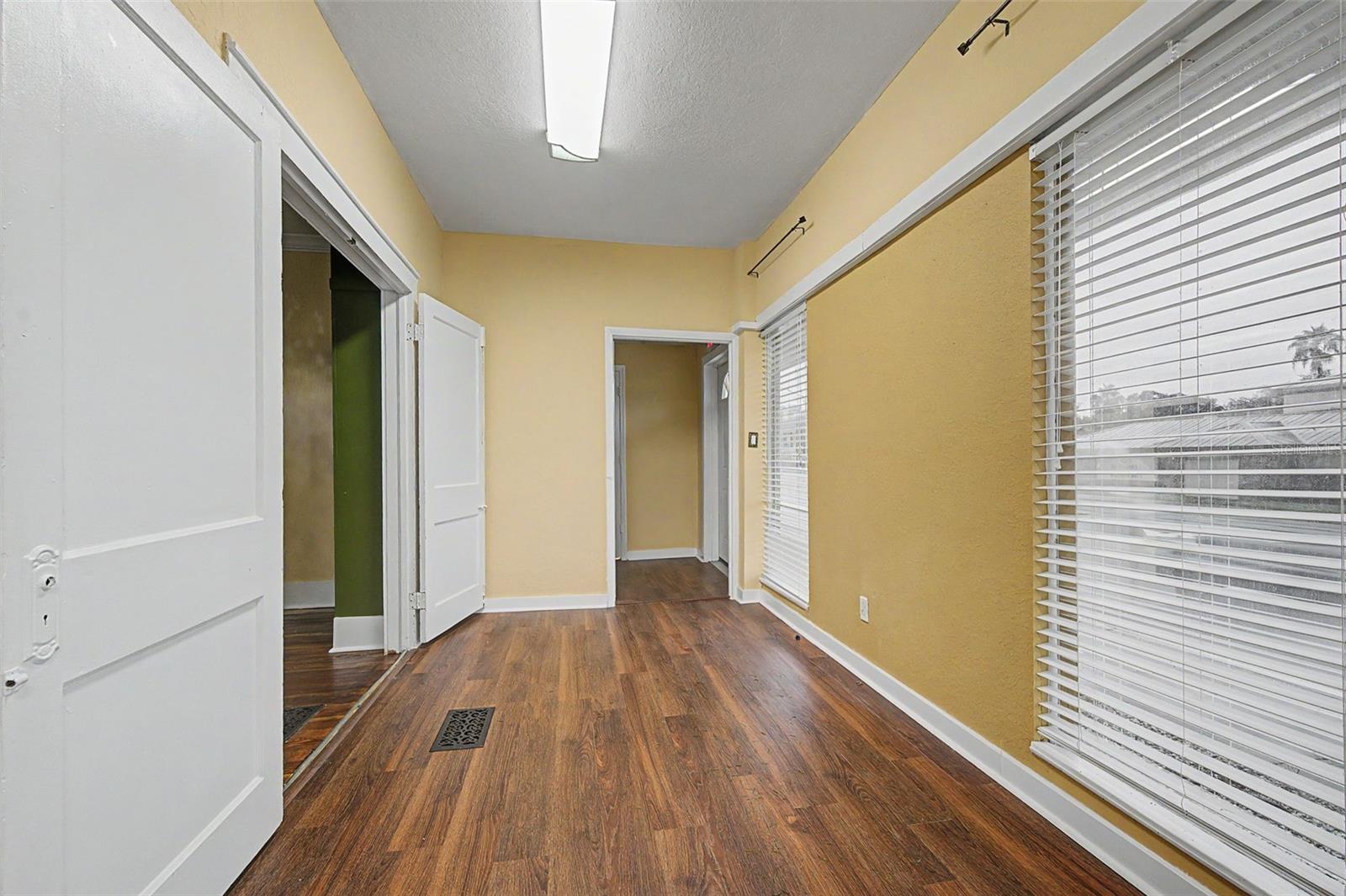 2019 MANATEE AVE W