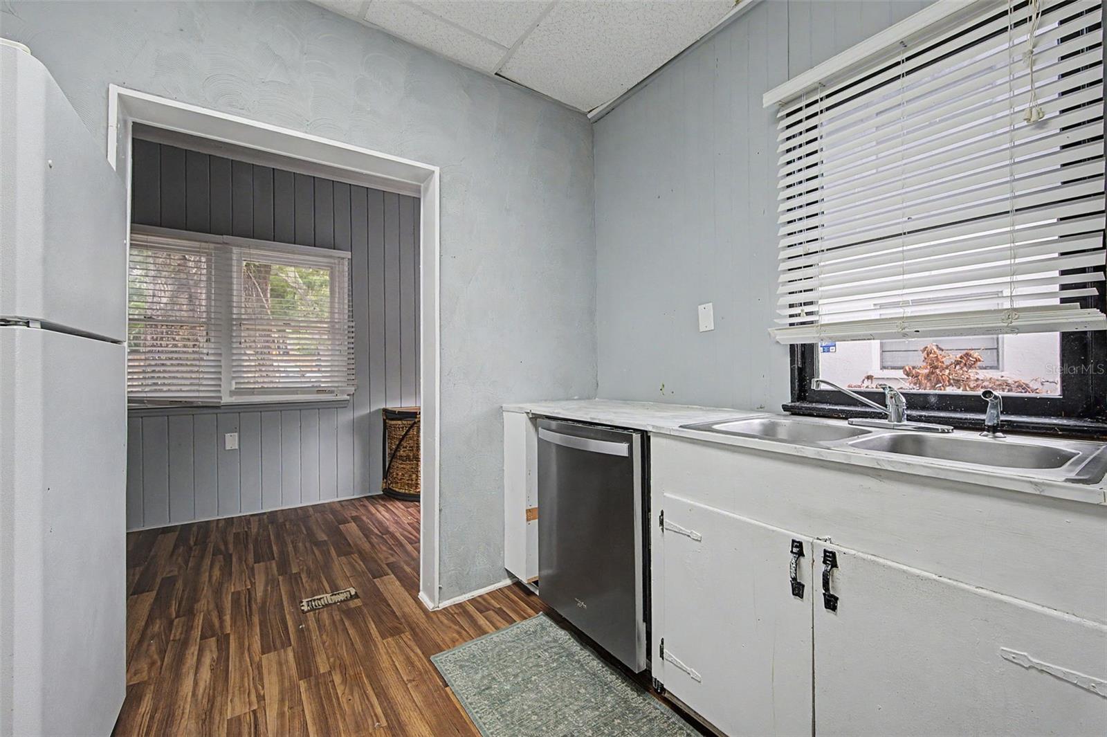 2019 MANATEE AVE W