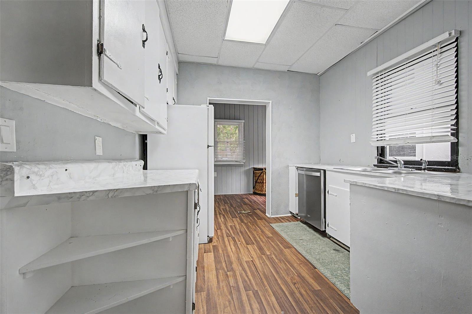2019 MANATEE AVE W