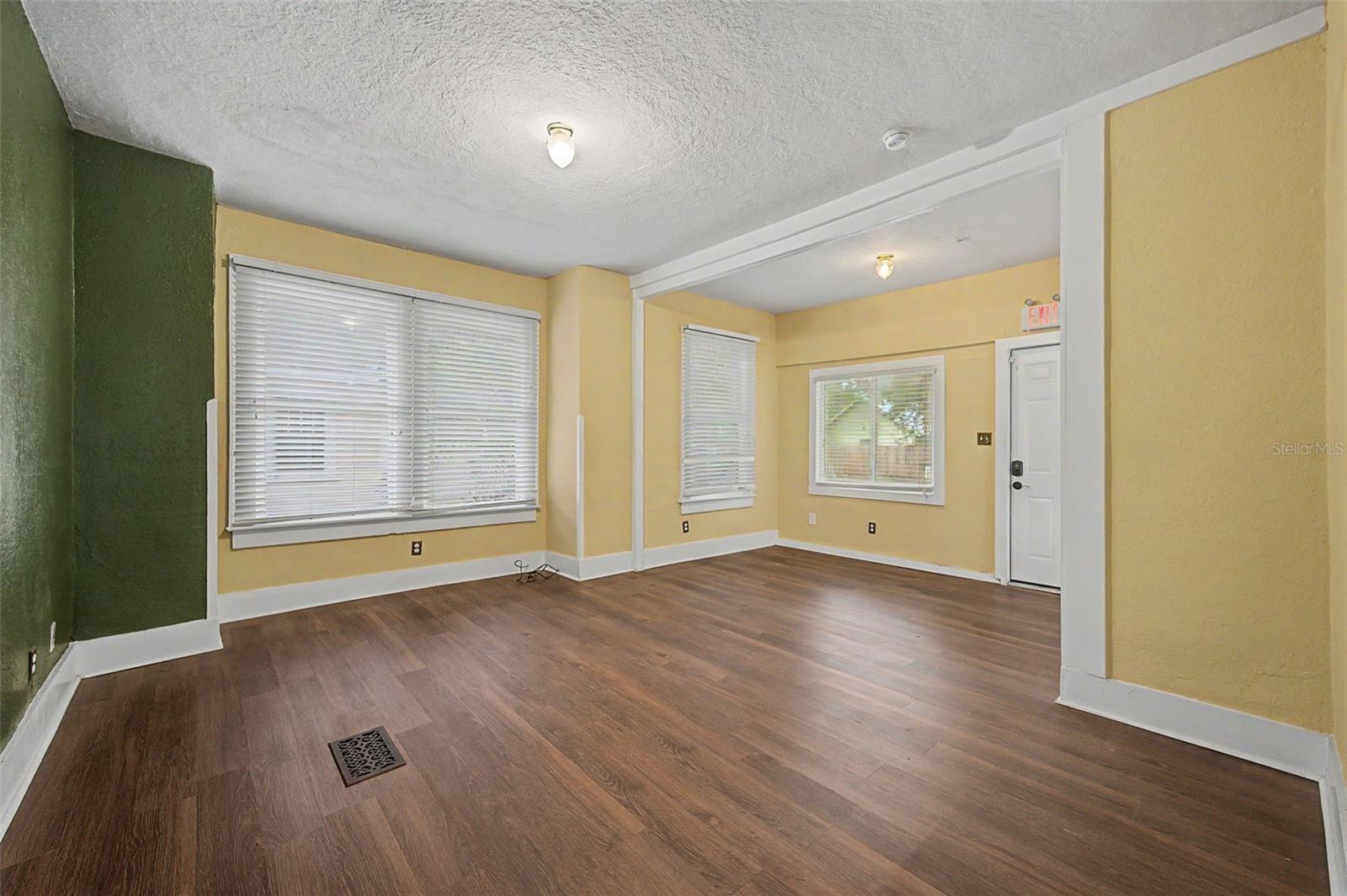 2019 MANATEE AVE W