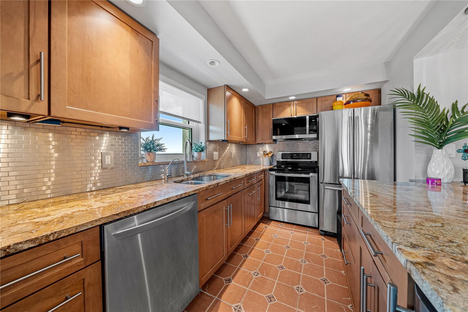 1120 NORTH SHORE DR NE #1005