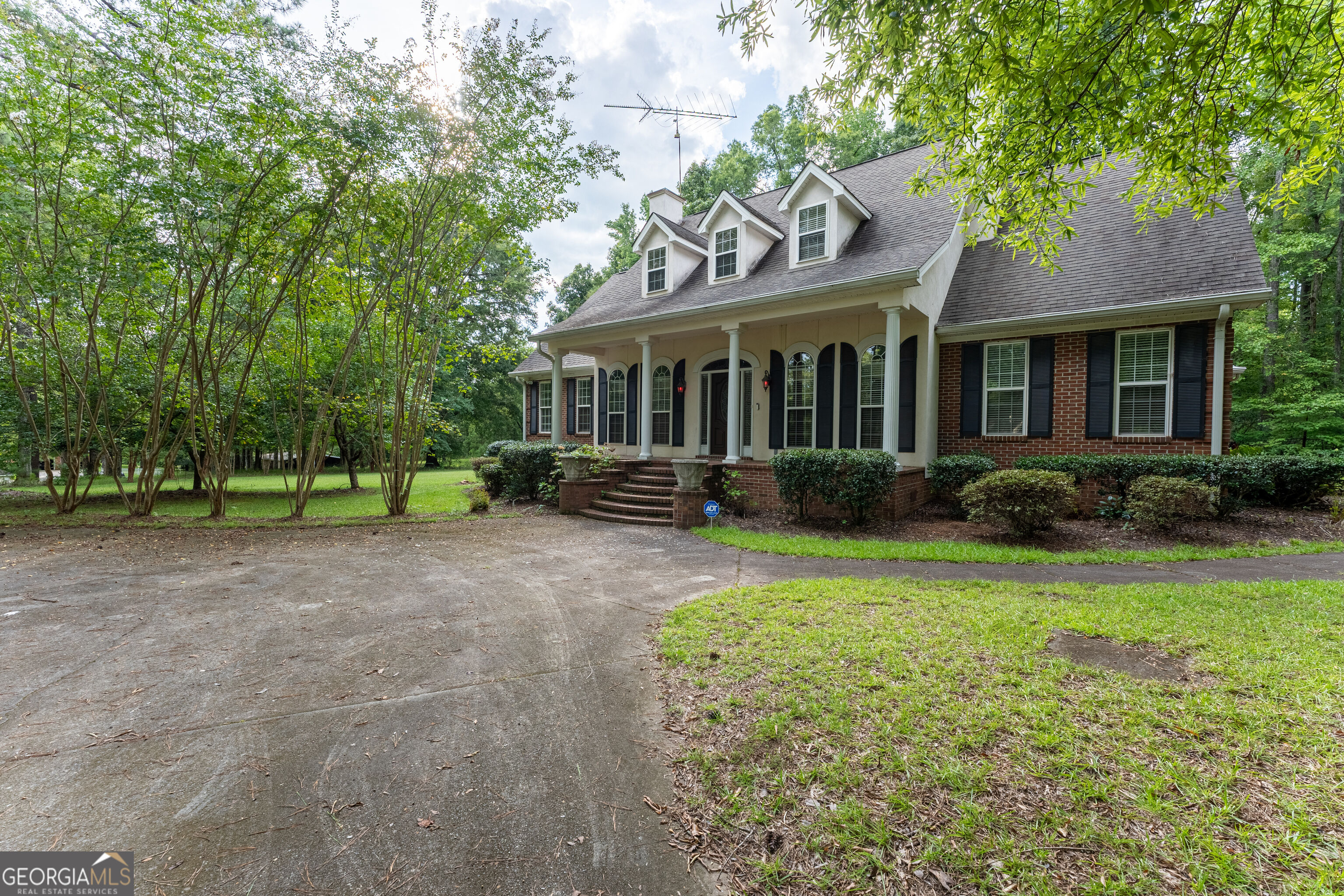 421 Creekside Drive