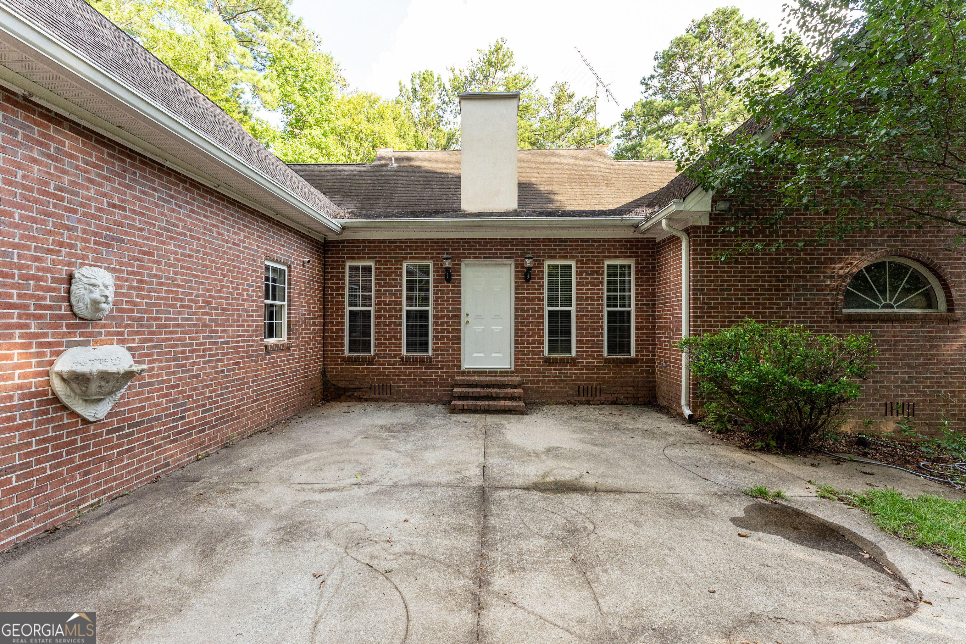 421 Creekside Drive