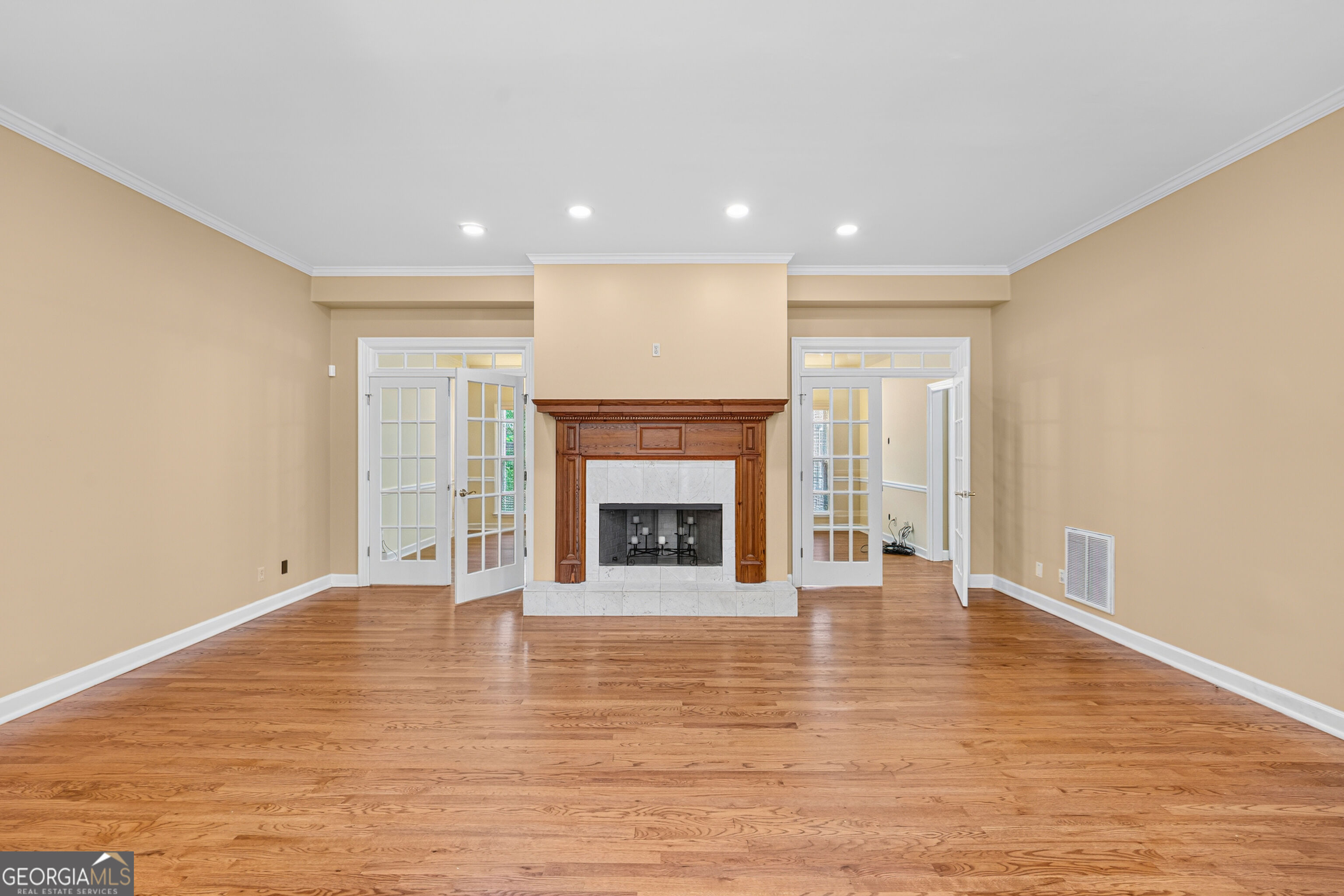 421 Creekside Drive