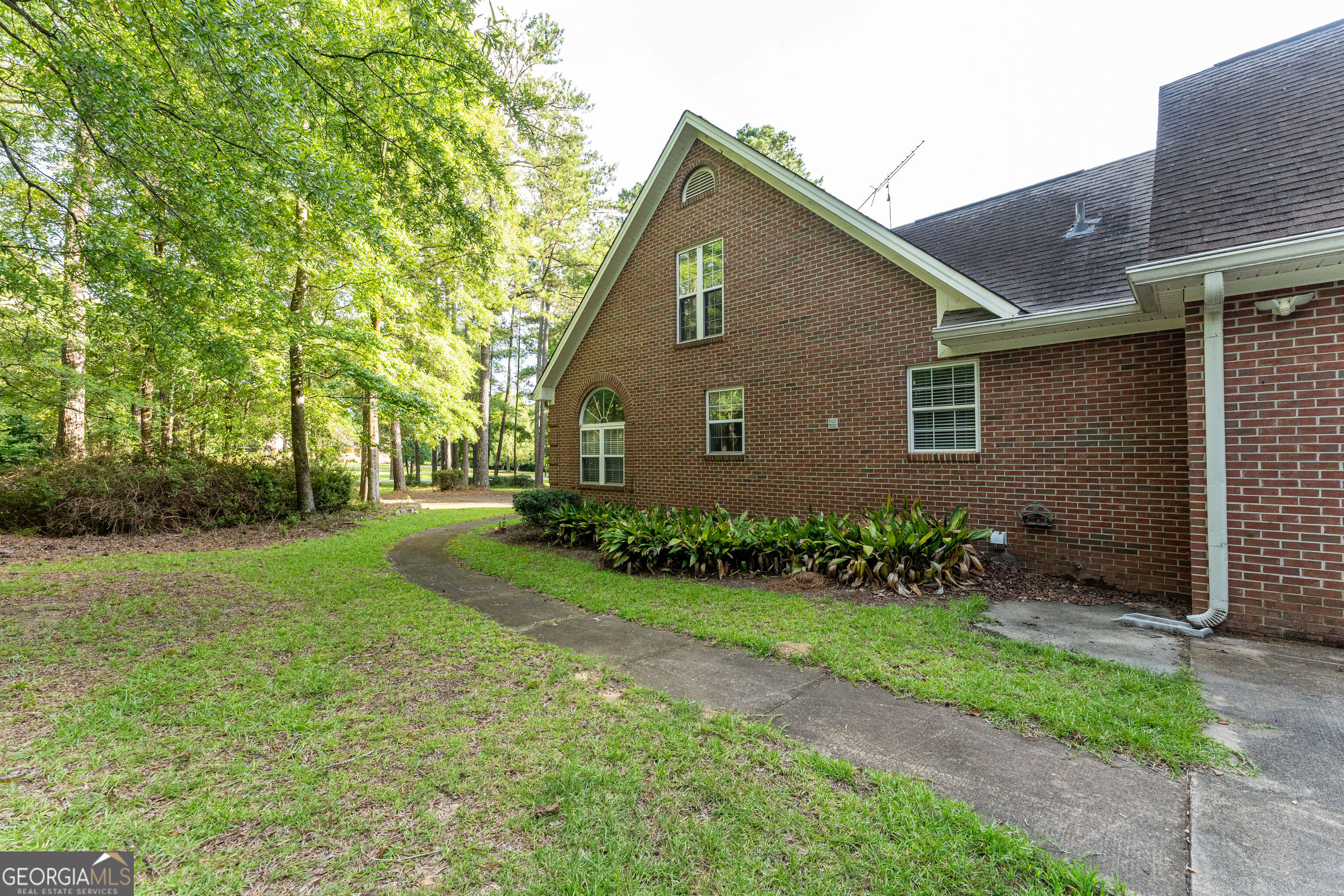 421 Creekside Drive