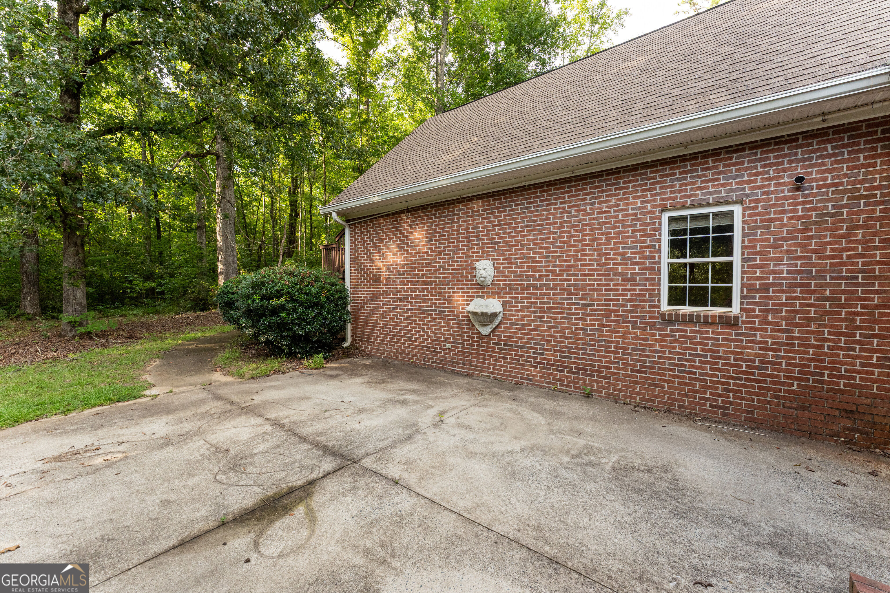 421 Creekside Drive