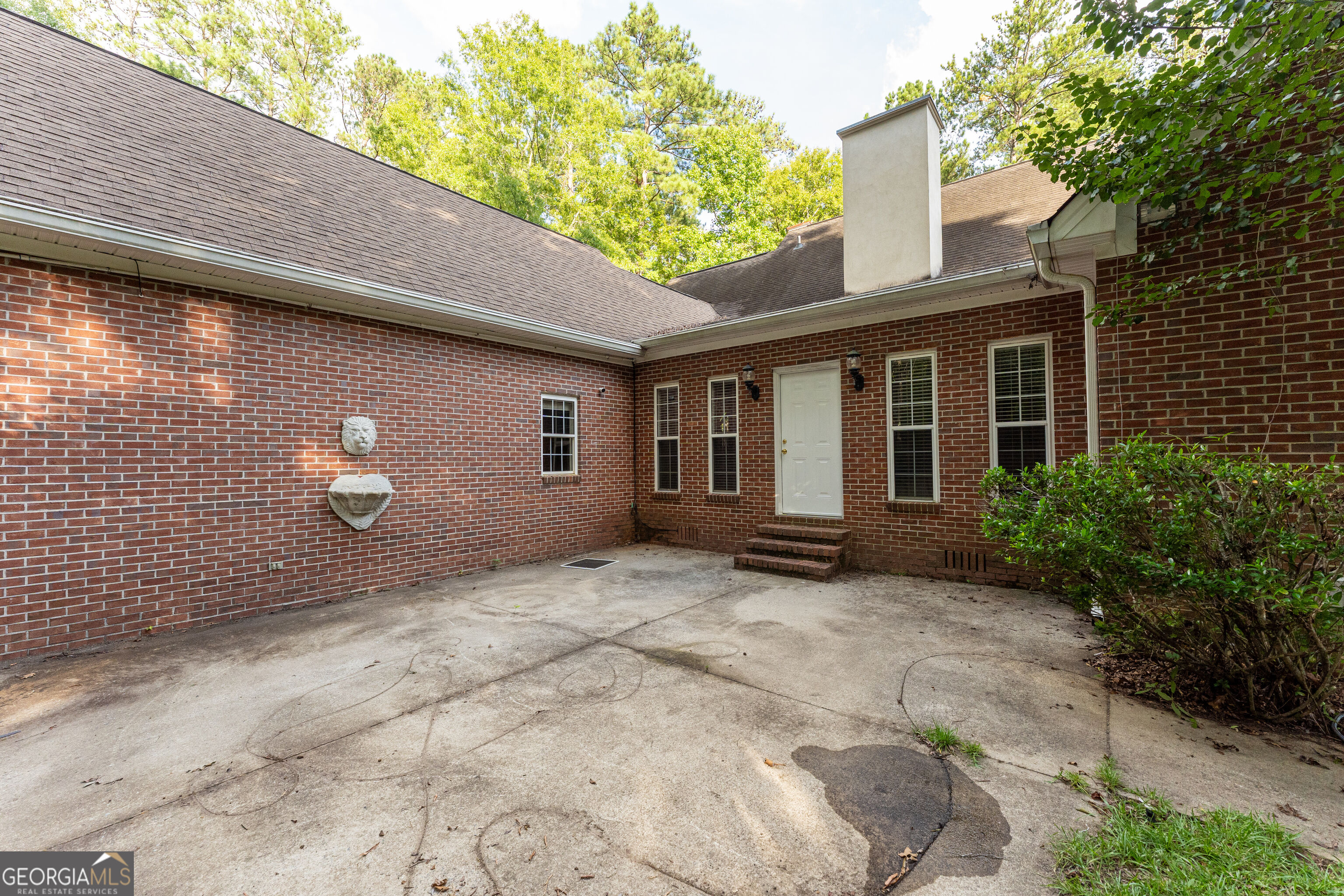 421 Creekside Drive