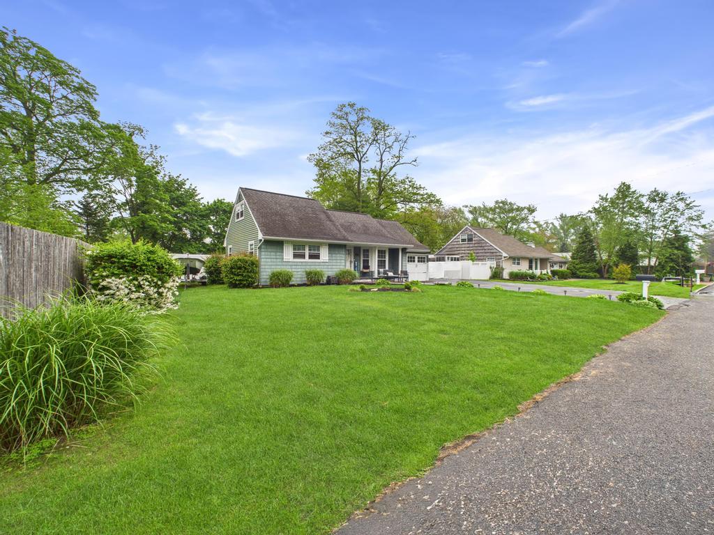 127 Connetquot Road