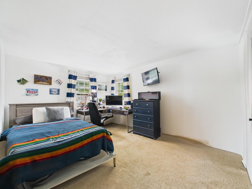 127 Connetquot Road