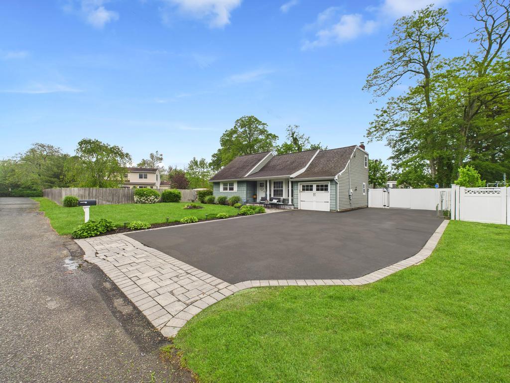 127 Connetquot Road