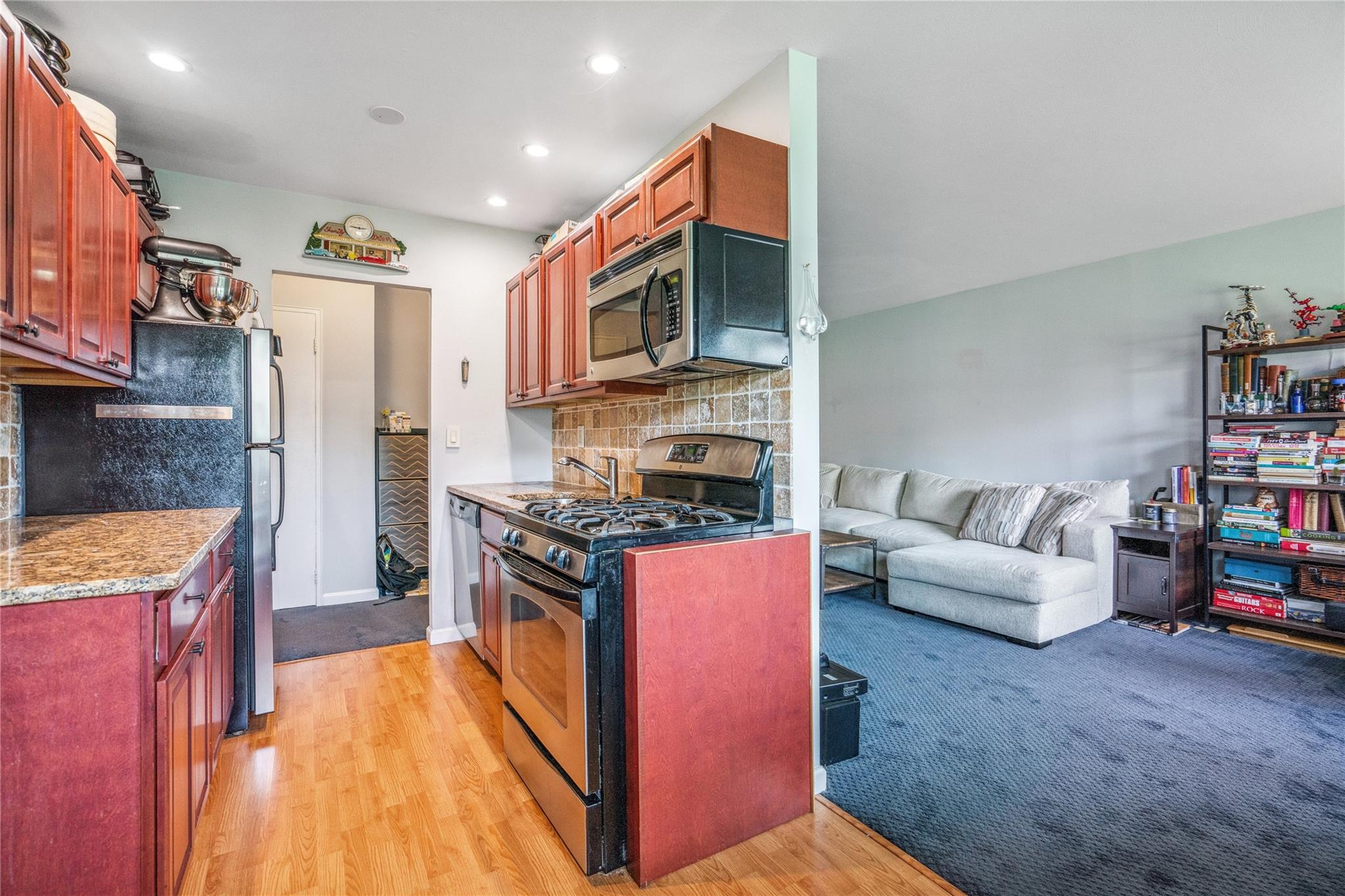 460 Old Town Road Unit: 5N