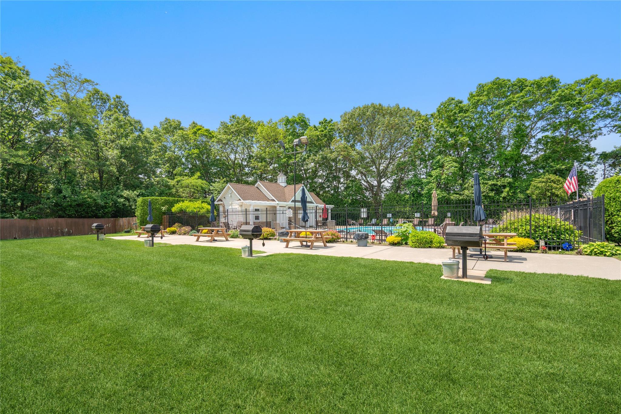 460 Old Town Road Unit: 5N