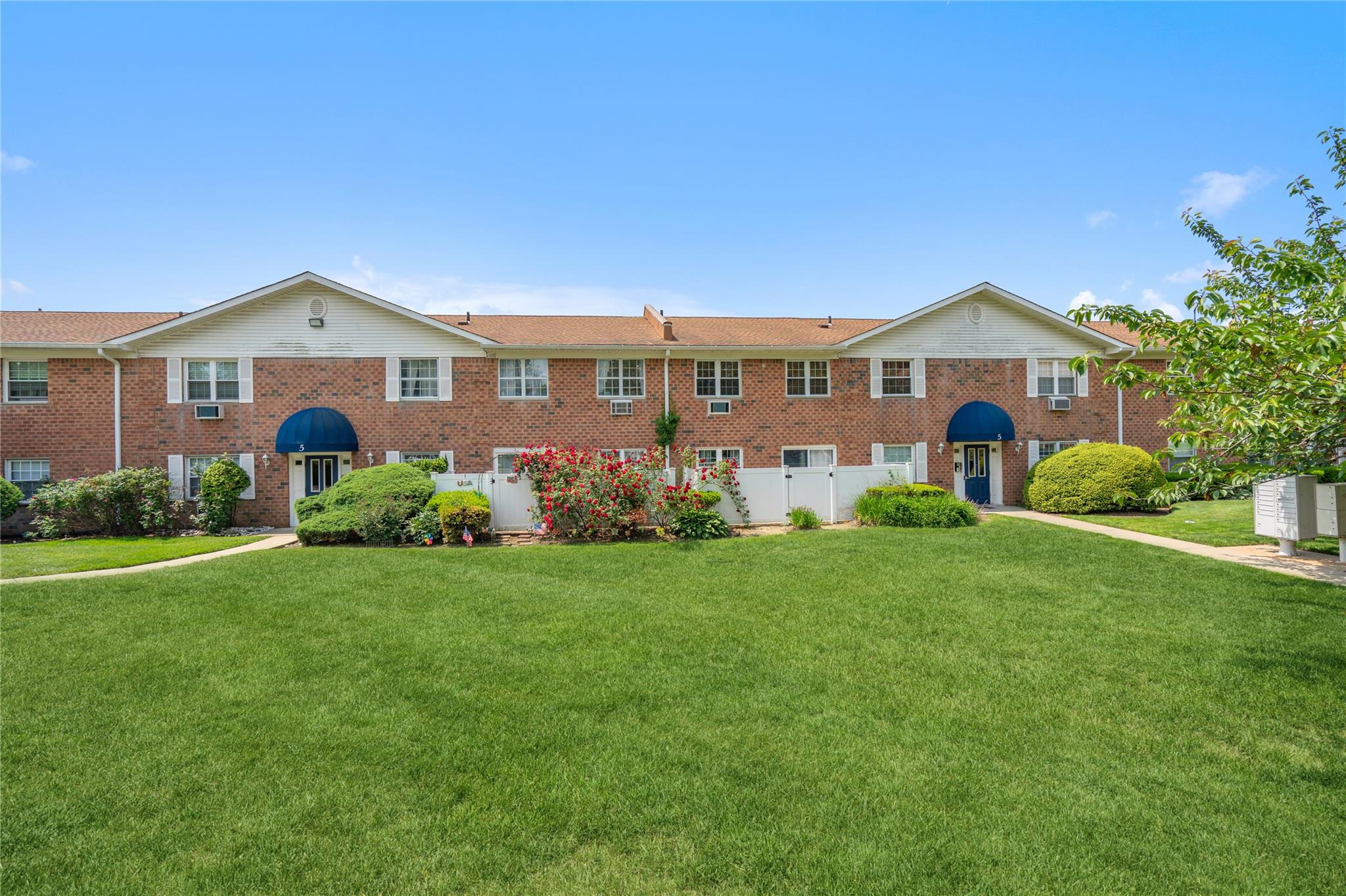 460 Old Town Road Unit: 5N