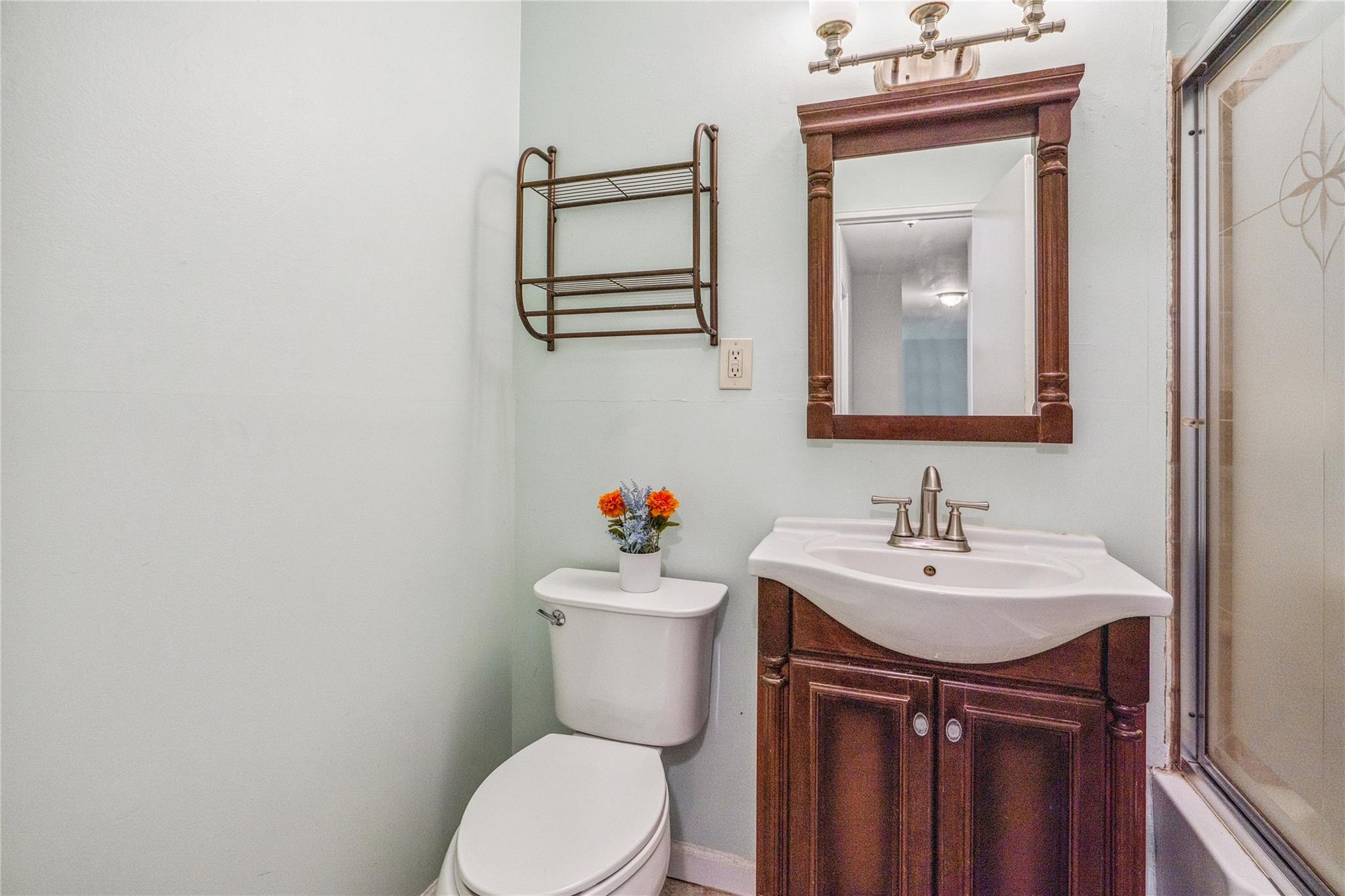 460 Old Town Road Unit: 5N