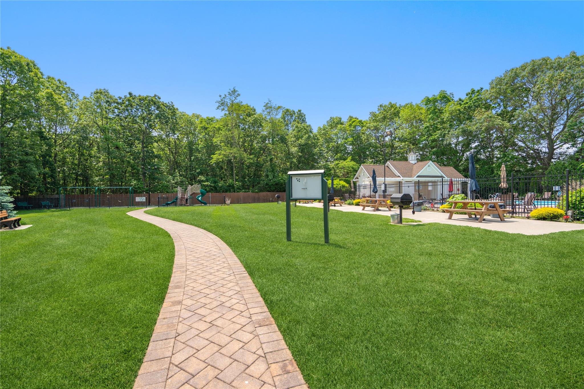 460 Old Town Road Unit: 5N