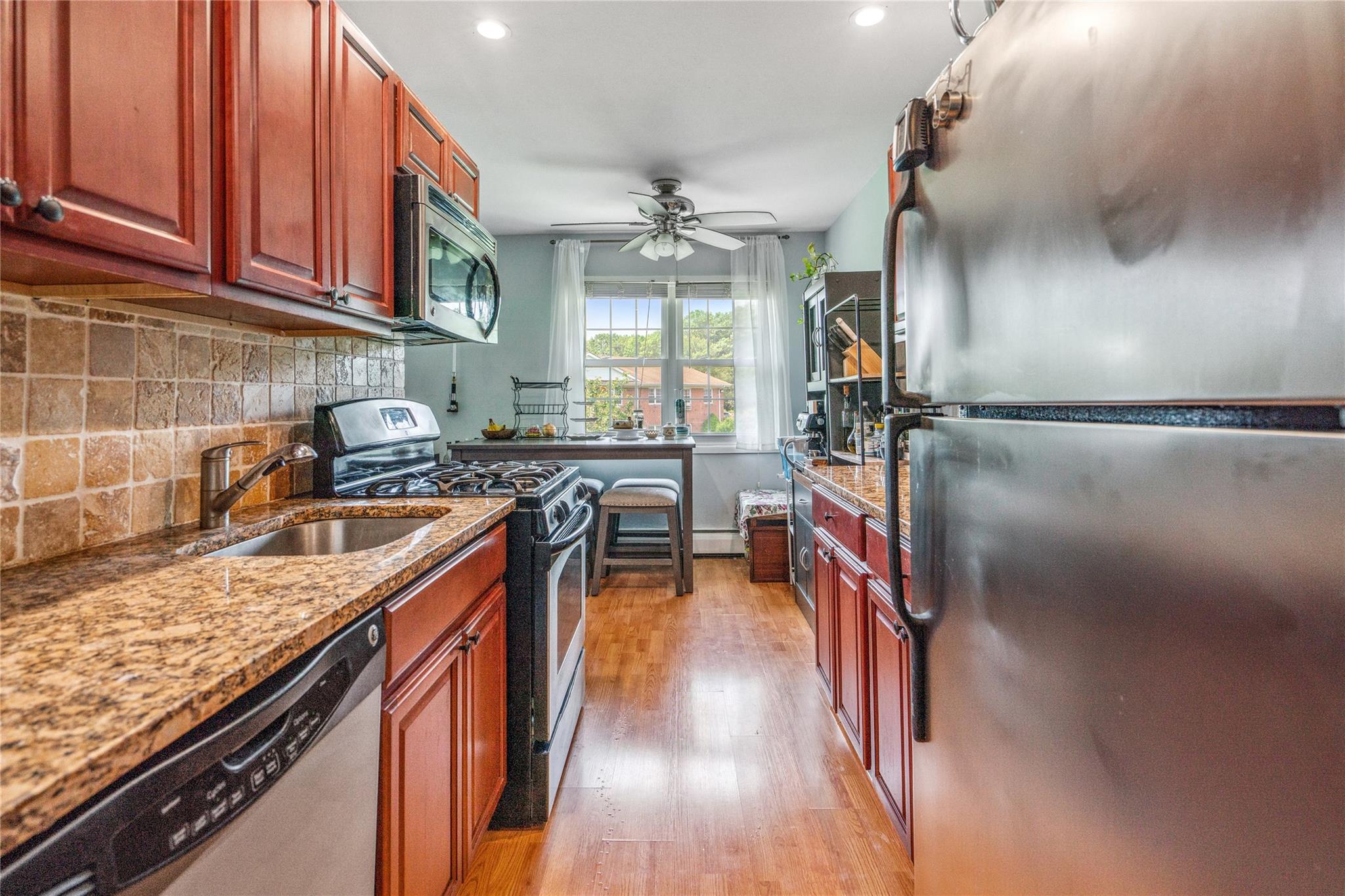 460 Old Town Road Unit: 5N