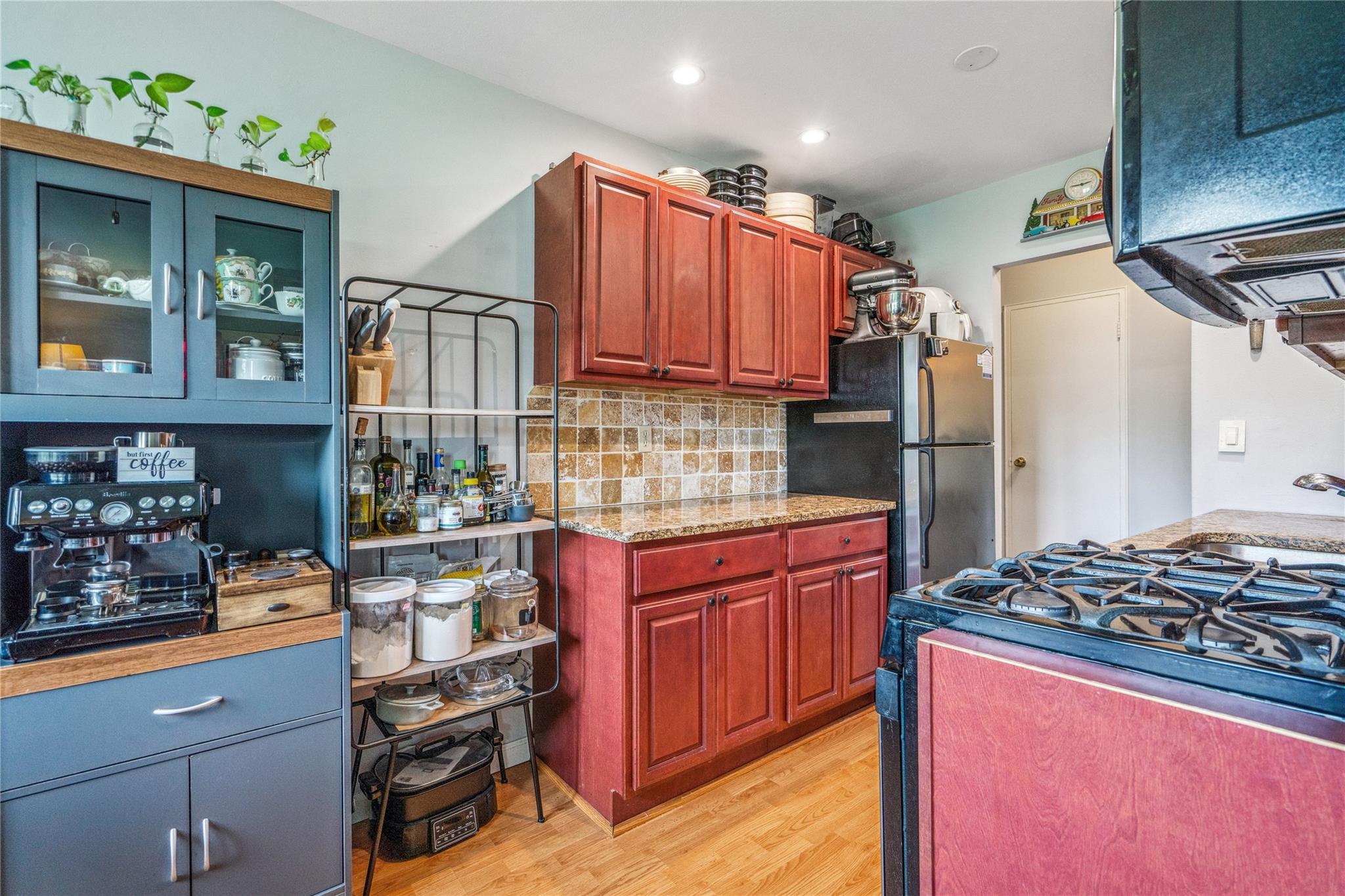 460 Old Town Road Unit: 5N