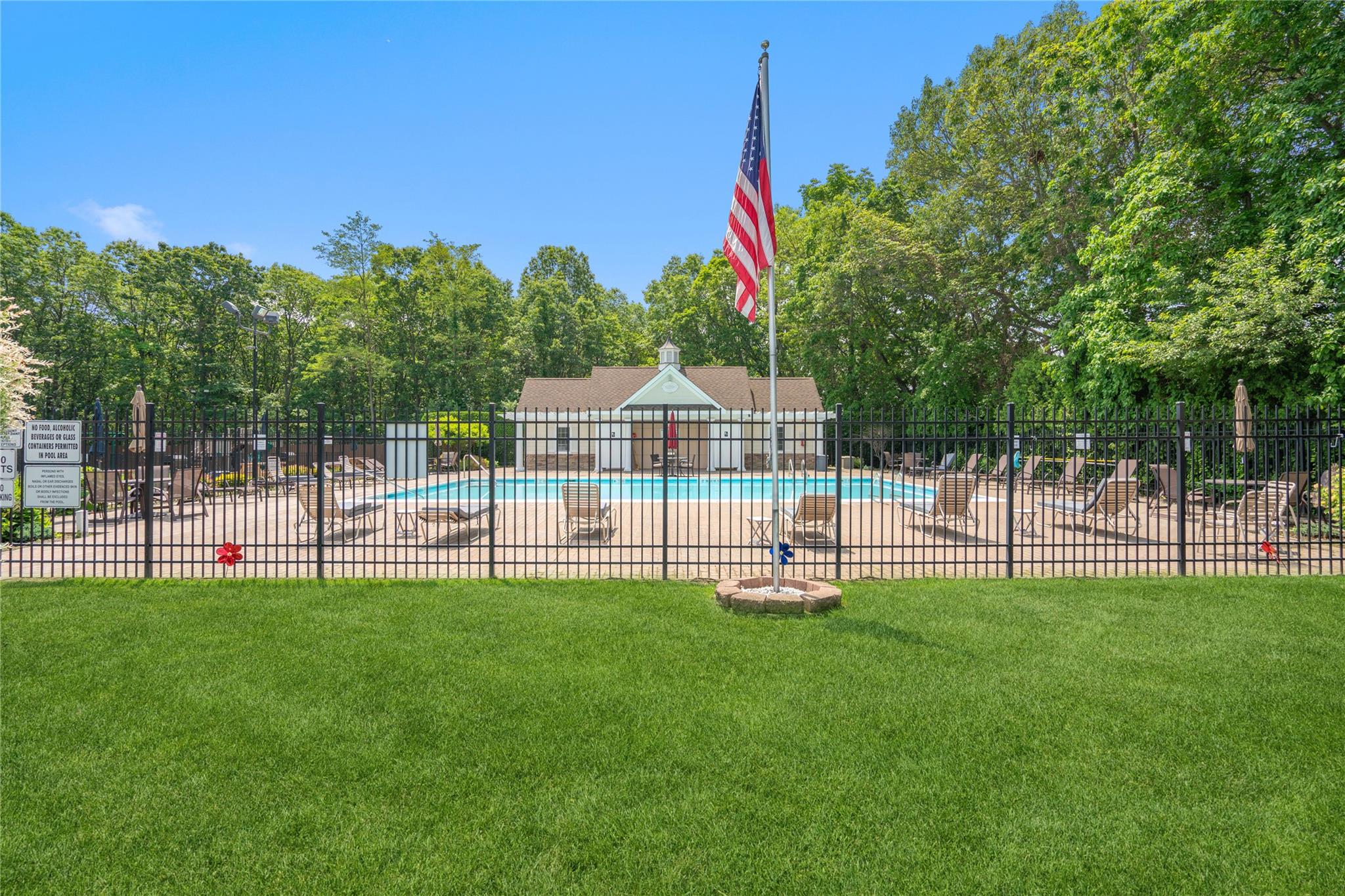 460 Old Town Road Unit: 5N