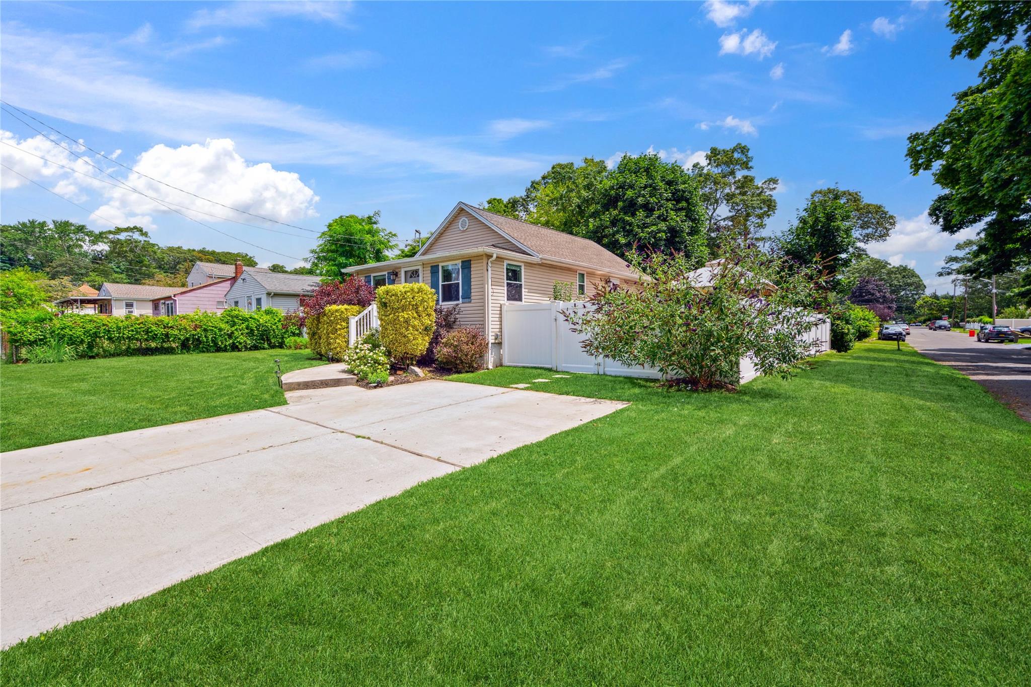 25 Woodycrest Drive