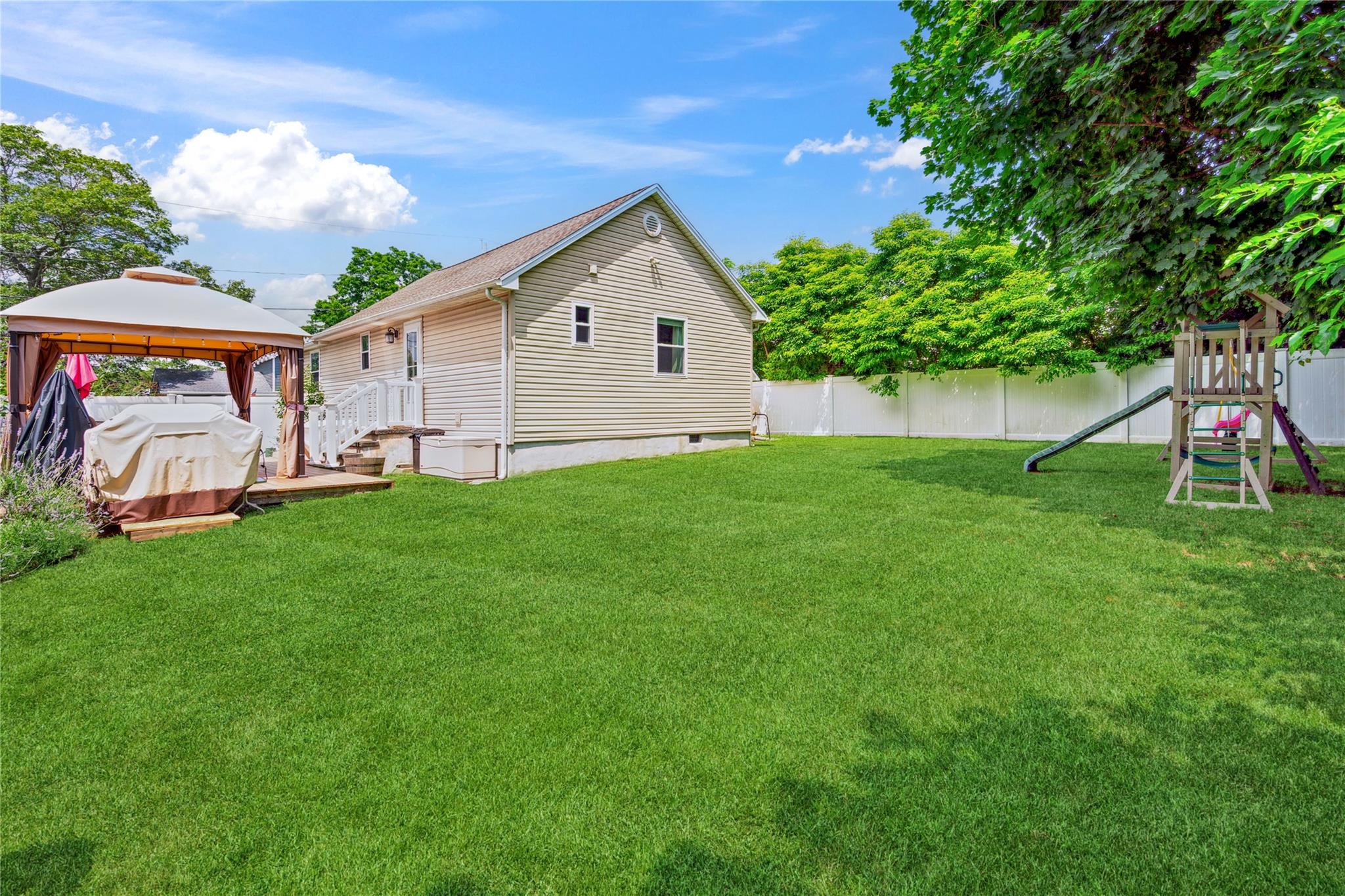 25 Woodycrest Drive