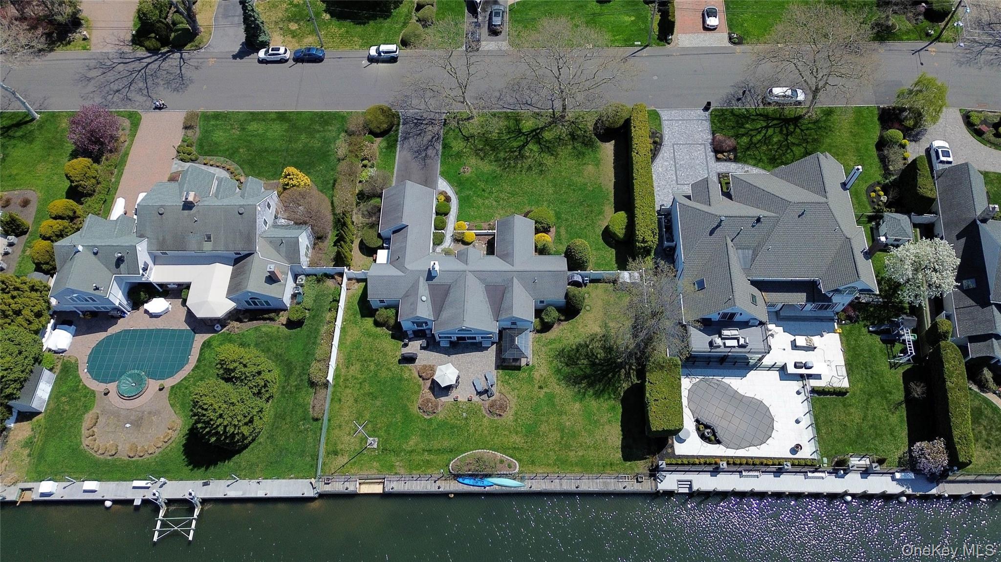 48 Davison Lane E