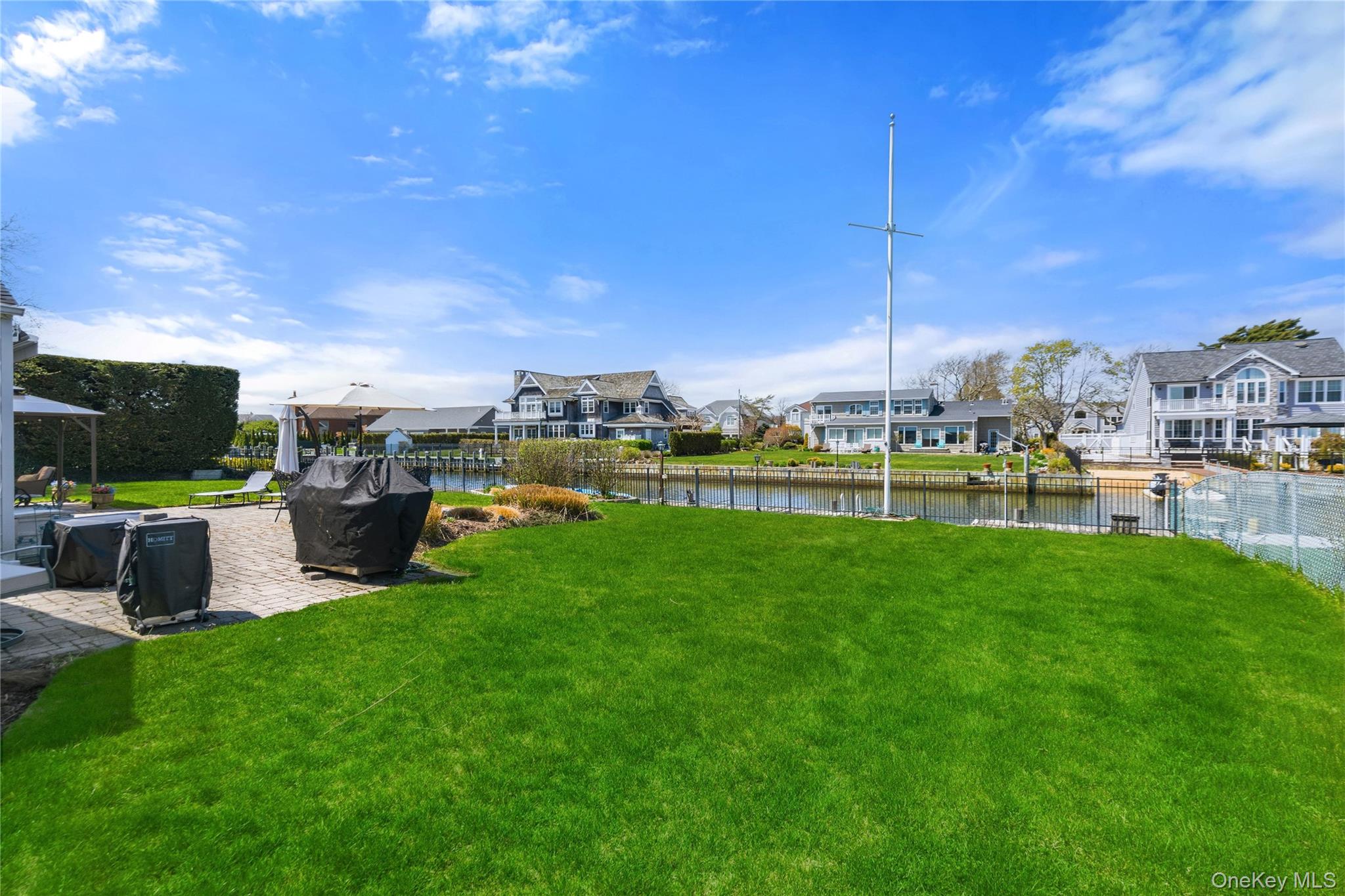 48 Davison Lane E