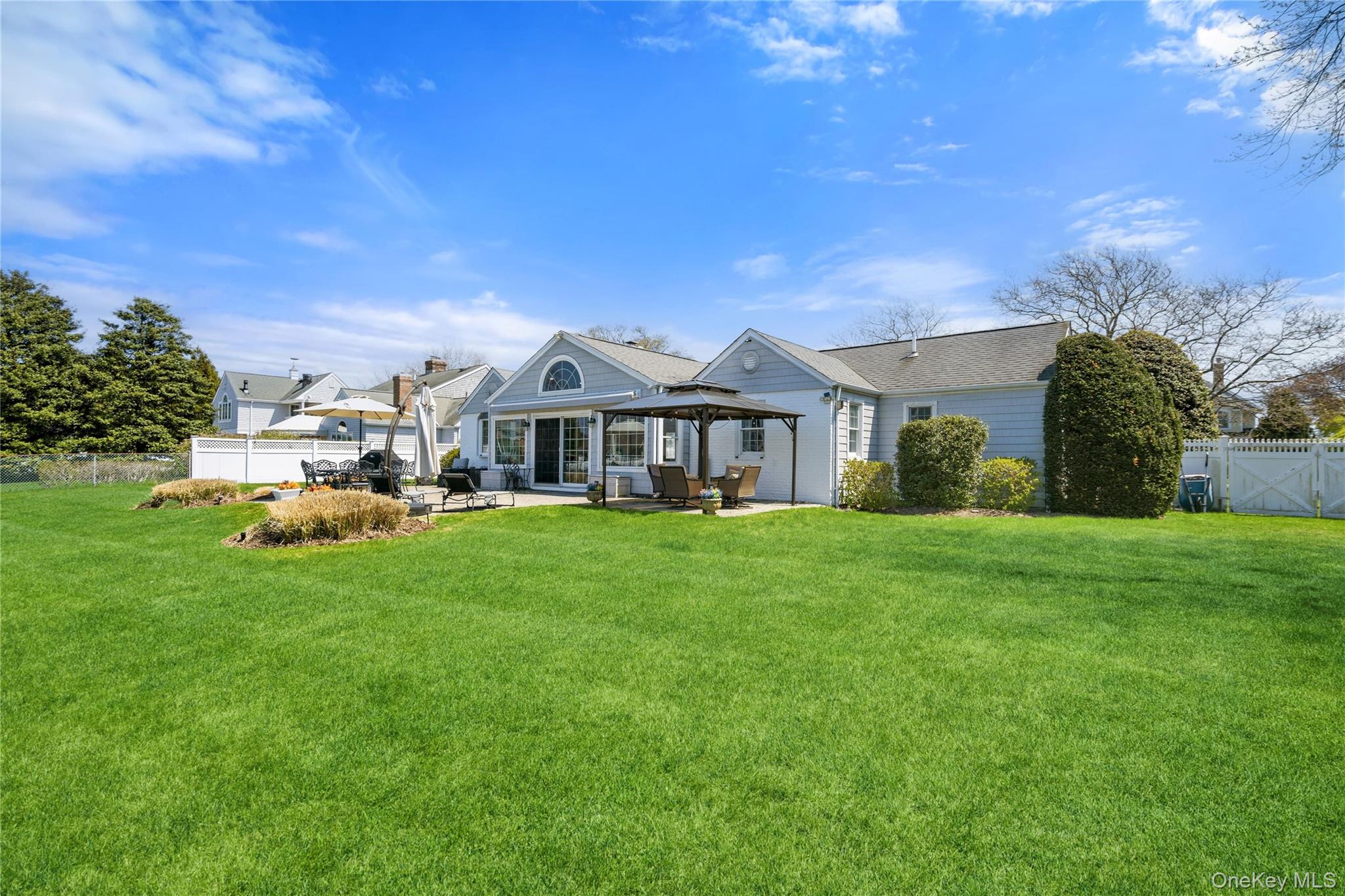 48 Davison Lane E