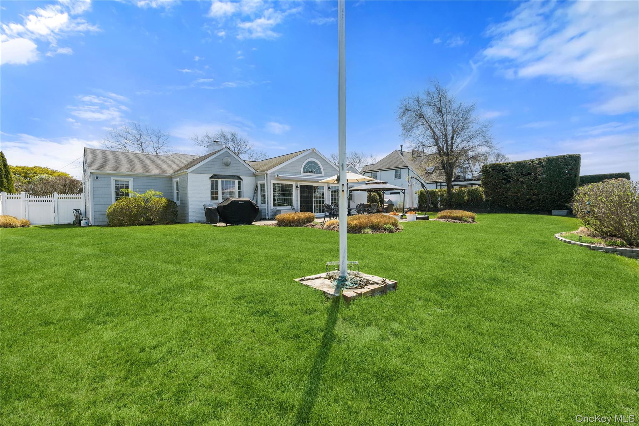 48 Davison Lane E