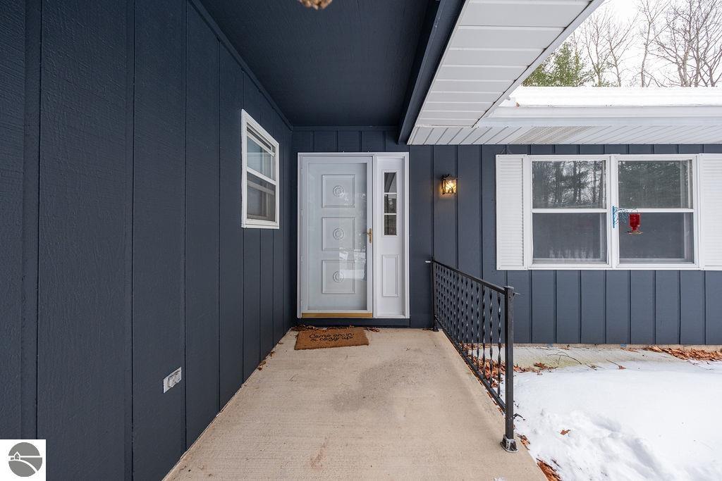 979 Rennie Lake Road