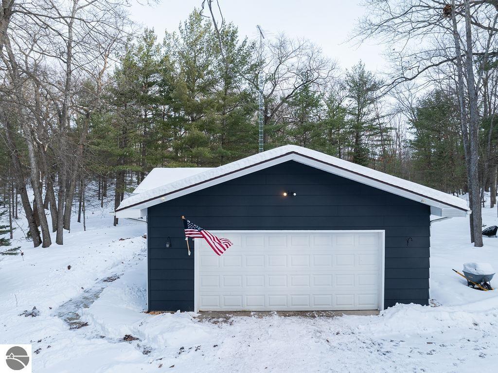 979 Rennie Lake Road