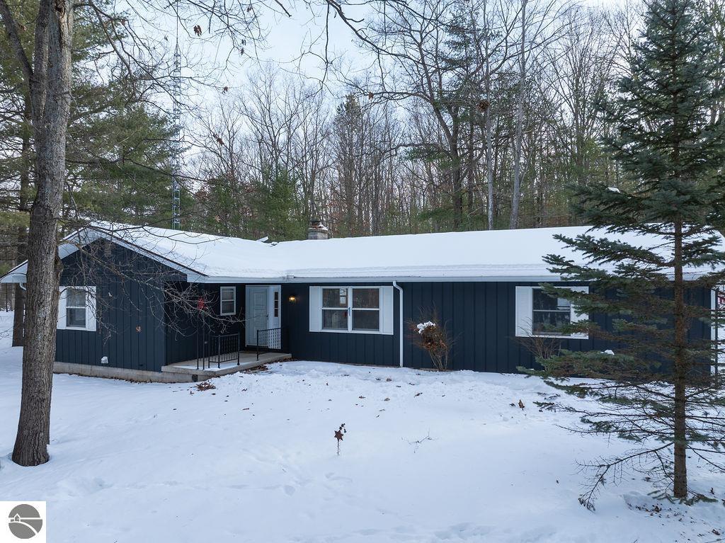 979 Rennie Lake Road