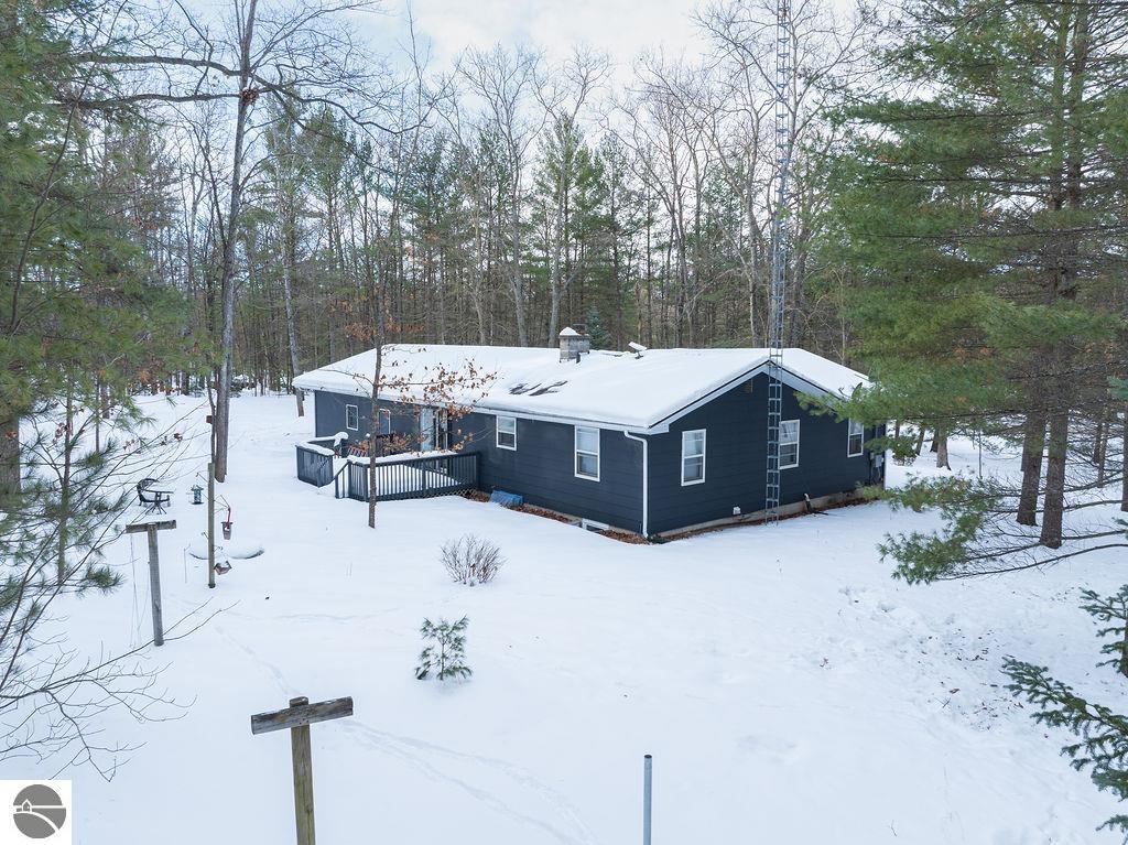 979 Rennie Lake Road