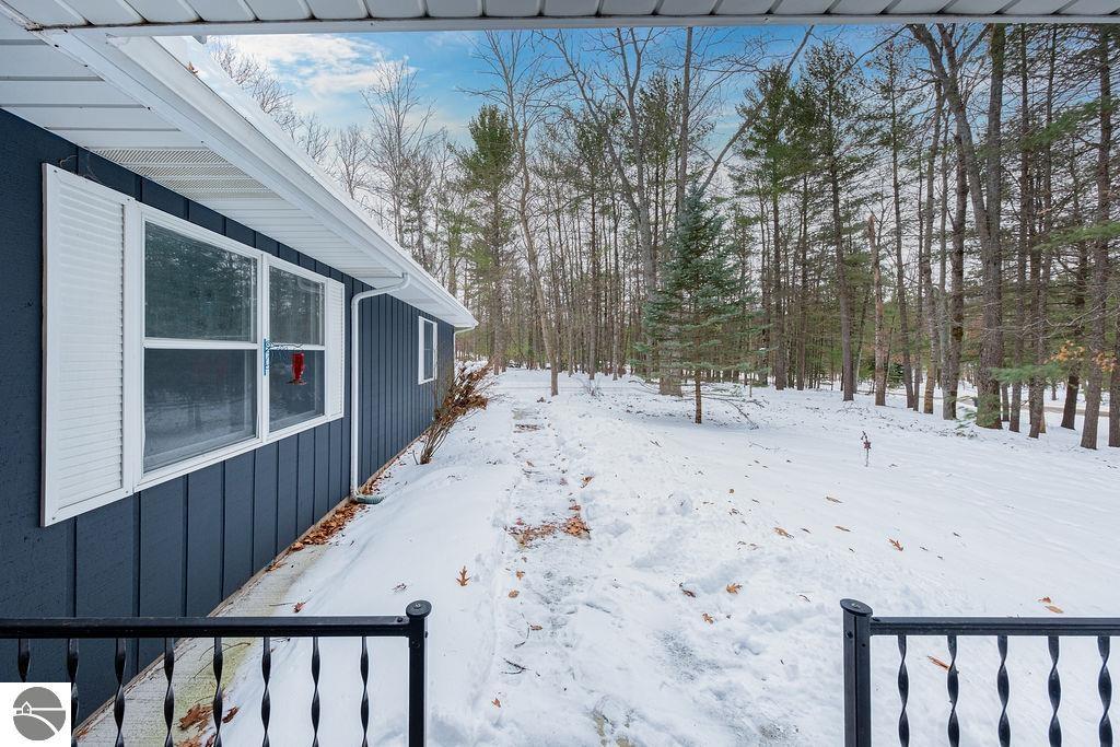 979 Rennie Lake Road
