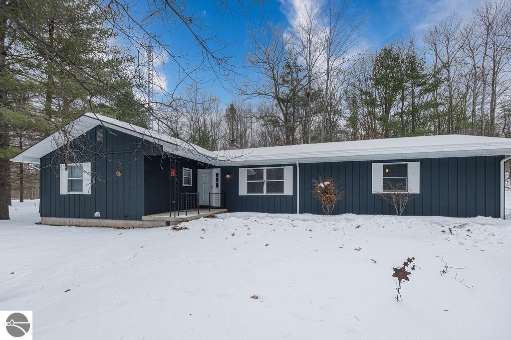 979 Rennie Lake Road