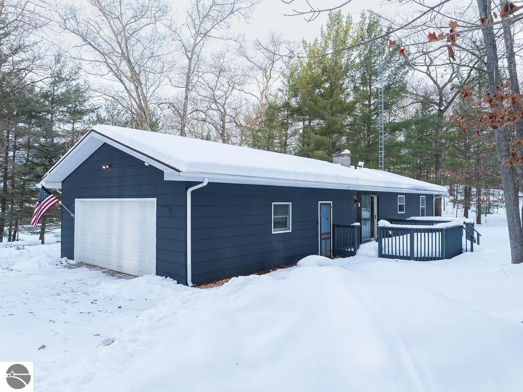 979 Rennie Lake Road
