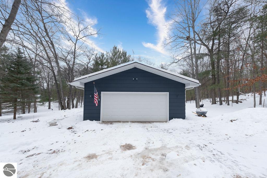979 Rennie Lake Road