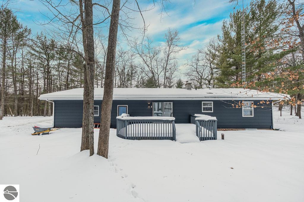 979 Rennie Lake Road