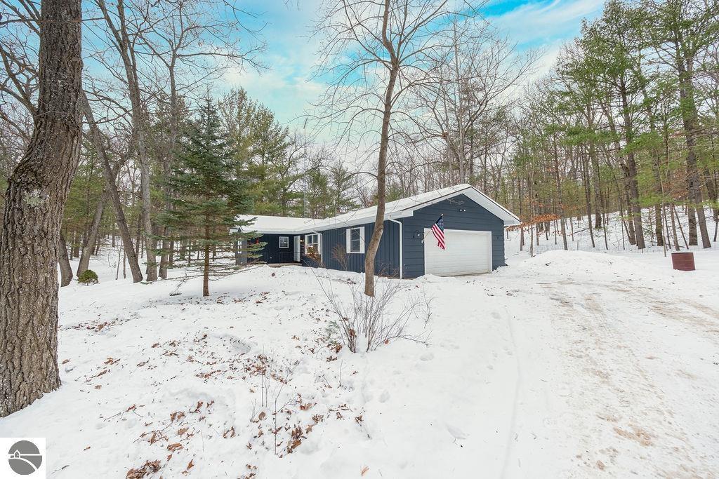 979 Rennie Lake Road